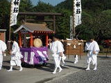 山神社から行列の出発